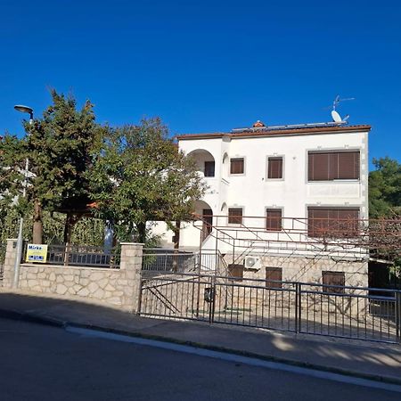 Apartments Vila Tisa Mali Losinj Exterior photo