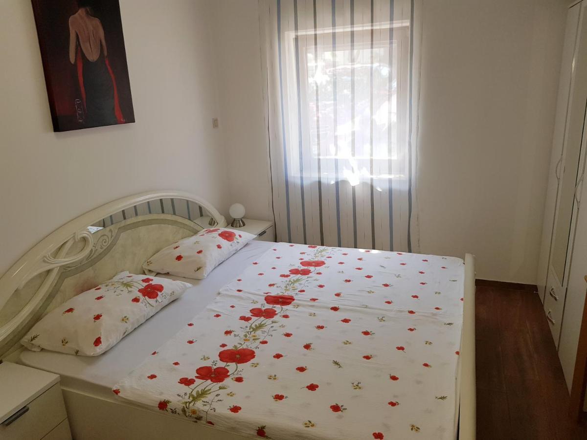 Apartments Vila Tisa Mali Losinj Exterior photo