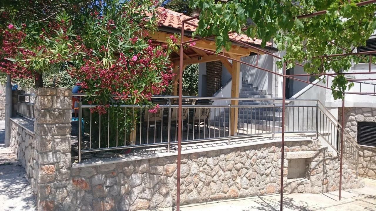 Apartments Vila Tisa Mali Losinj Exterior photo