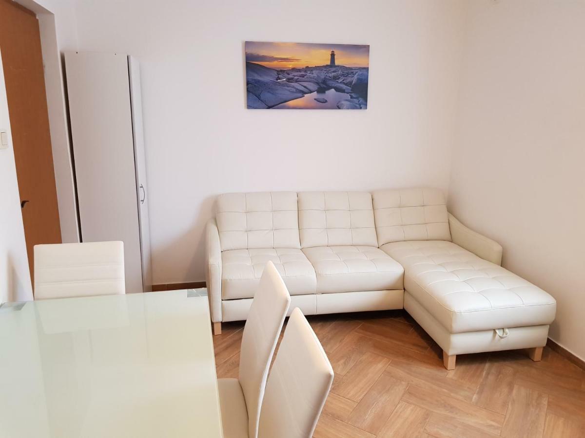 Apartments Vila Tisa Mali Losinj Exterior photo