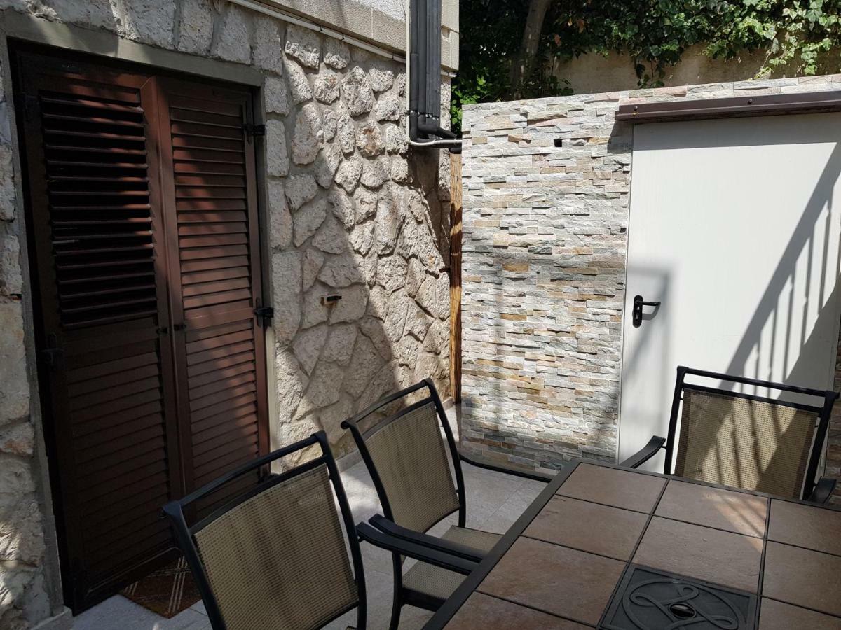Apartments Vila Tisa Mali Losinj Exterior photo