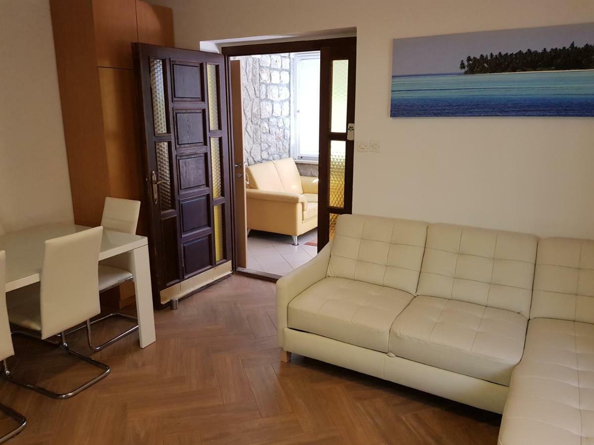 Apartments Vila Tisa Mali Losinj Exterior photo