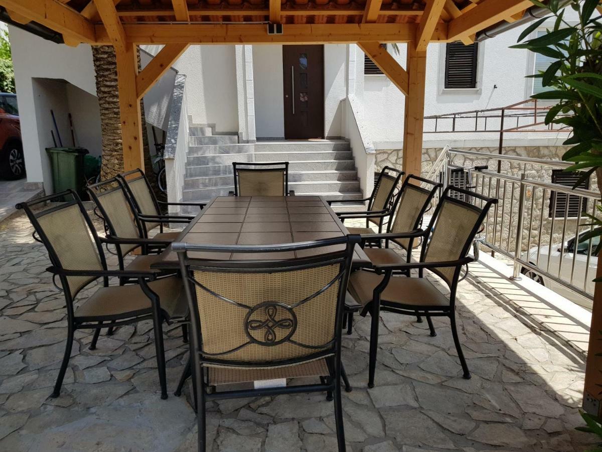 Apartments Vila Tisa Mali Losinj Exterior photo